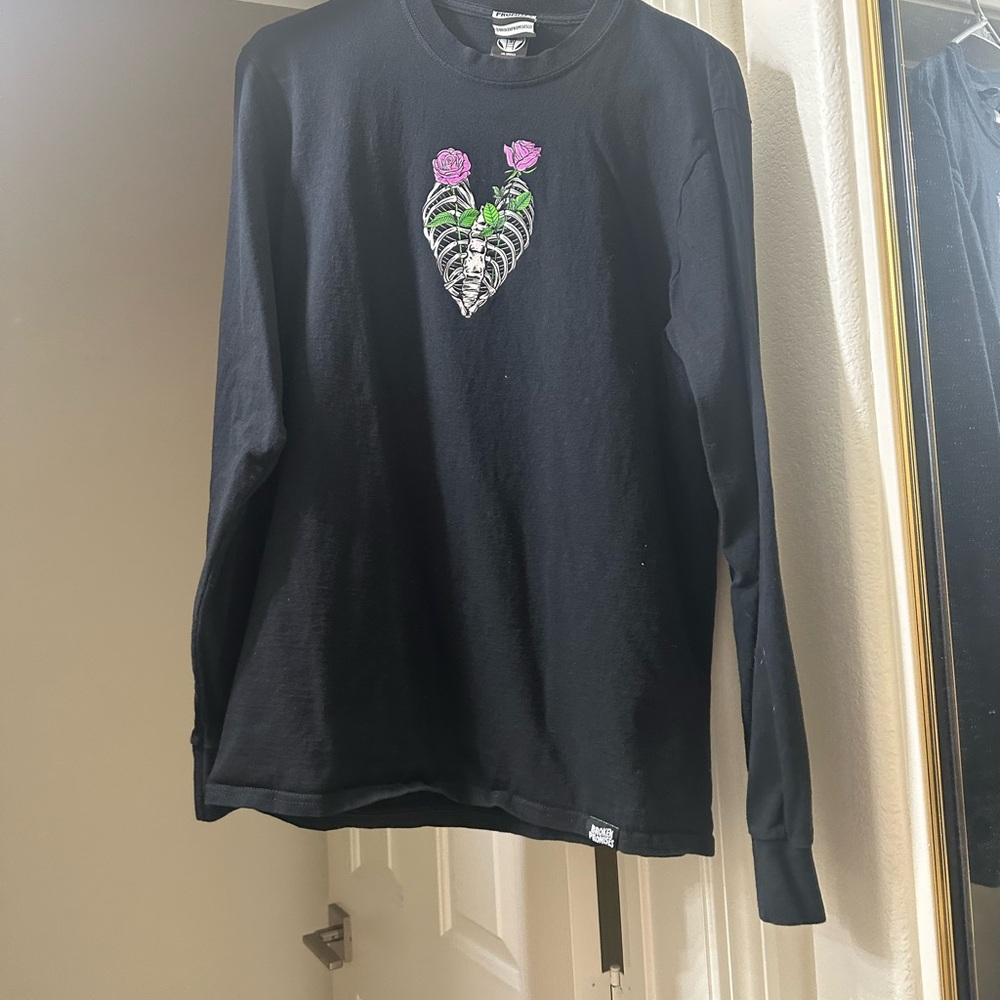 Broken promises, black long sleeve